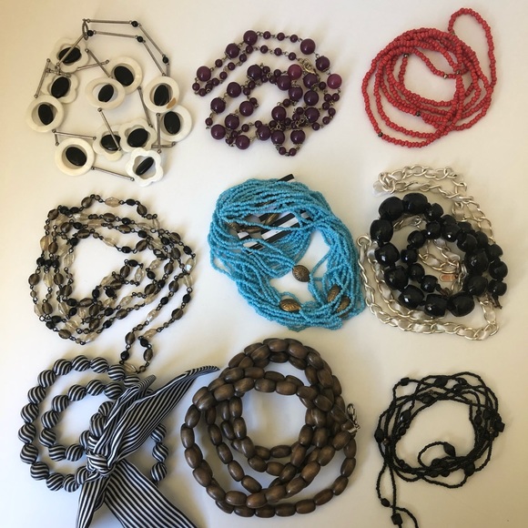 Assorted necklaces - Picture 2 of 2